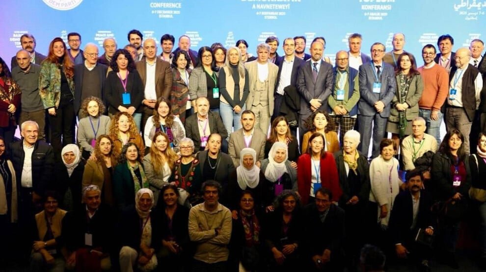 Internationale conferentie in Istanbul eindigt met solidariteitsbetuigingen voor Öcalan
