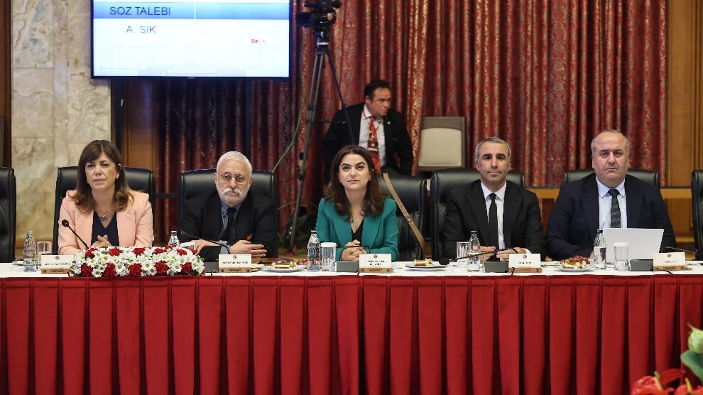 Partijen leggen rapporten over oplossing van Koerdische kwestie voor aan parlement