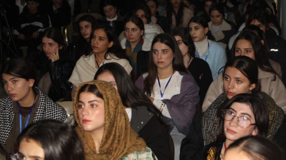 Jeugdraad in vluchtelingenkamp Mexmûr houdt derde conferentie