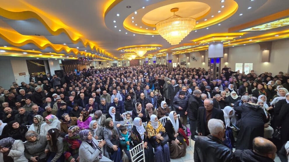 Grote openbare bijeenkomst voor vrede en democratie in Van