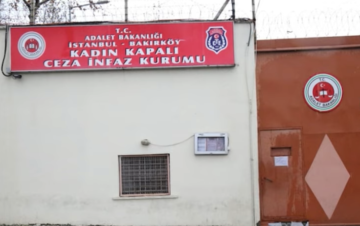 Istanbul: zwaarbewapende politieagenten ontruimen cellen van politieke gevangenen