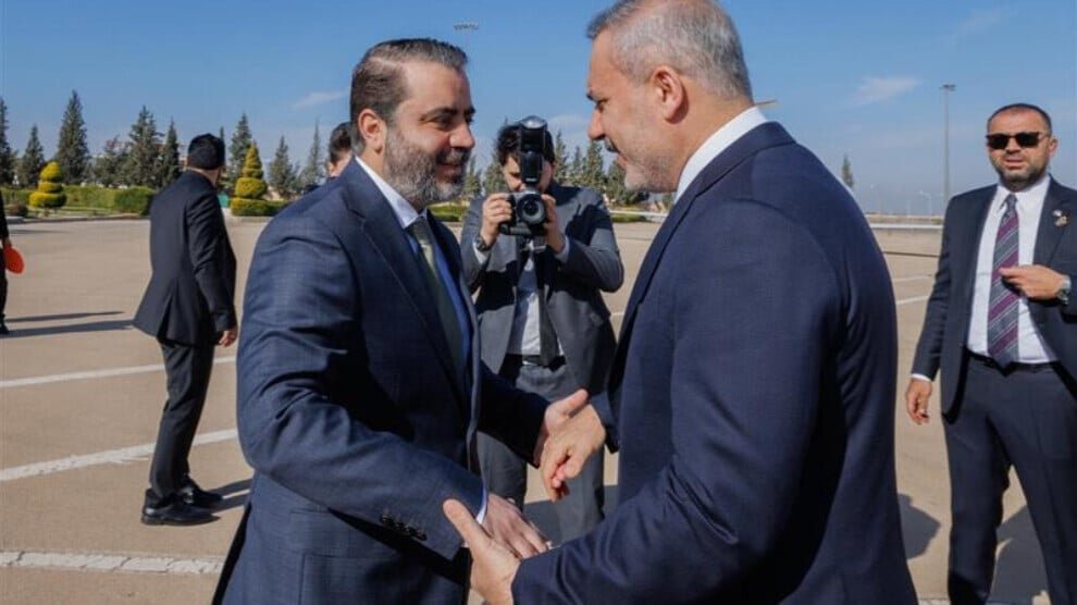 Fidan bezoekt Damascus: Turkije dringt aan op integratie van de SDF in het Syrische leger