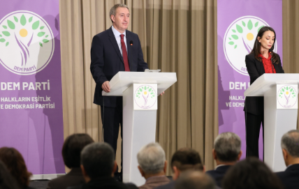 Voorzitters DEM-partij steunen protesten in Iran en eisen einde aan staatsgeweld