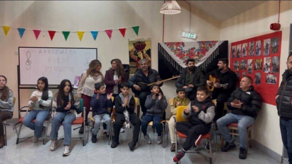 Koerdische cultuur- en kunstacademie geopend in Liverpool