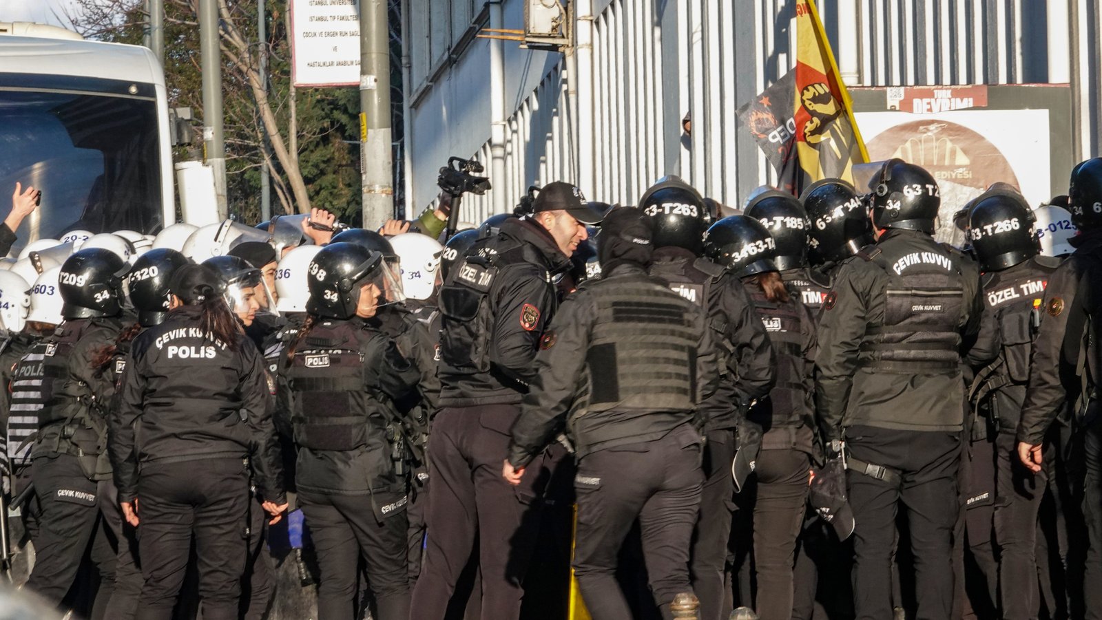 Turkije: Politie valt protest tegen aanvallen in Aleppo aan op de Universiteit van Istanbul