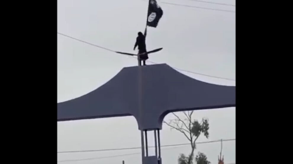 ISIS-vlag gehesen in Raqqa