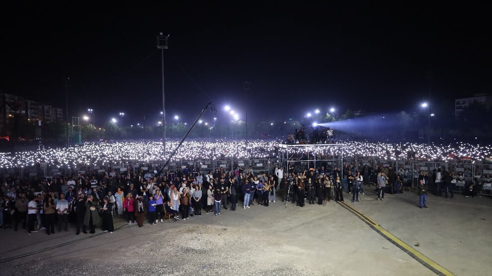 Tienduizenden kwamen samen op het Koma Amed-concert