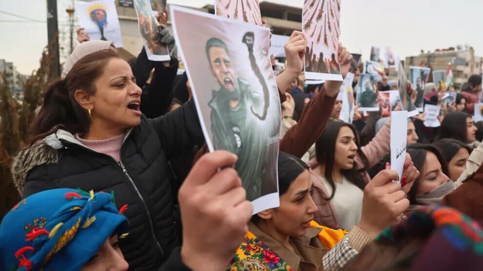 Franse feministen en intellectuelen: Blijf niet stil over de moorden op Koerdische vrouwen