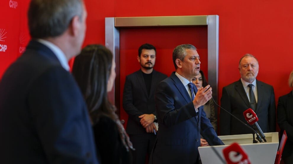 Rojava-gesprek tussen DEM-partij en CHP geeft duidelijk signaal