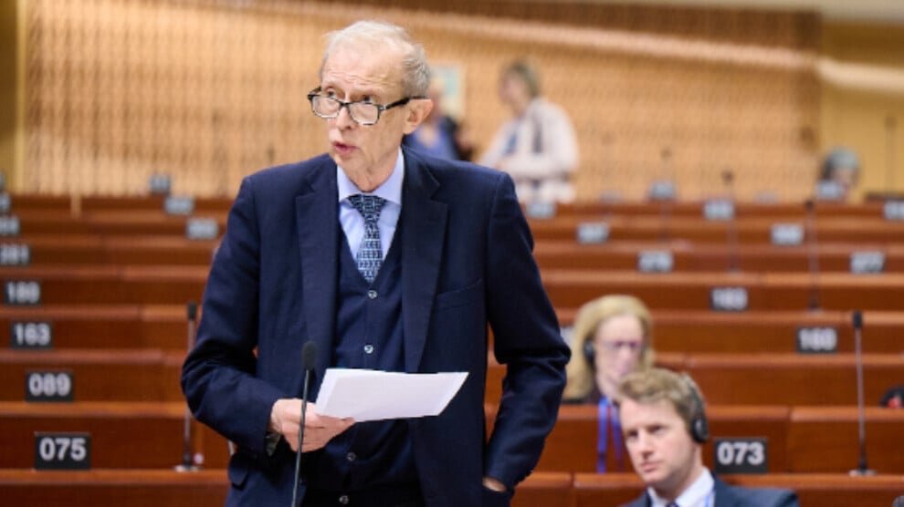 PACE roept op om degenen die verantwoordelijk zijn voor schendingen in Syrië ter verantwoording te roepen