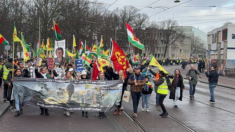 Massaal protest in Den Haag voor Rojava