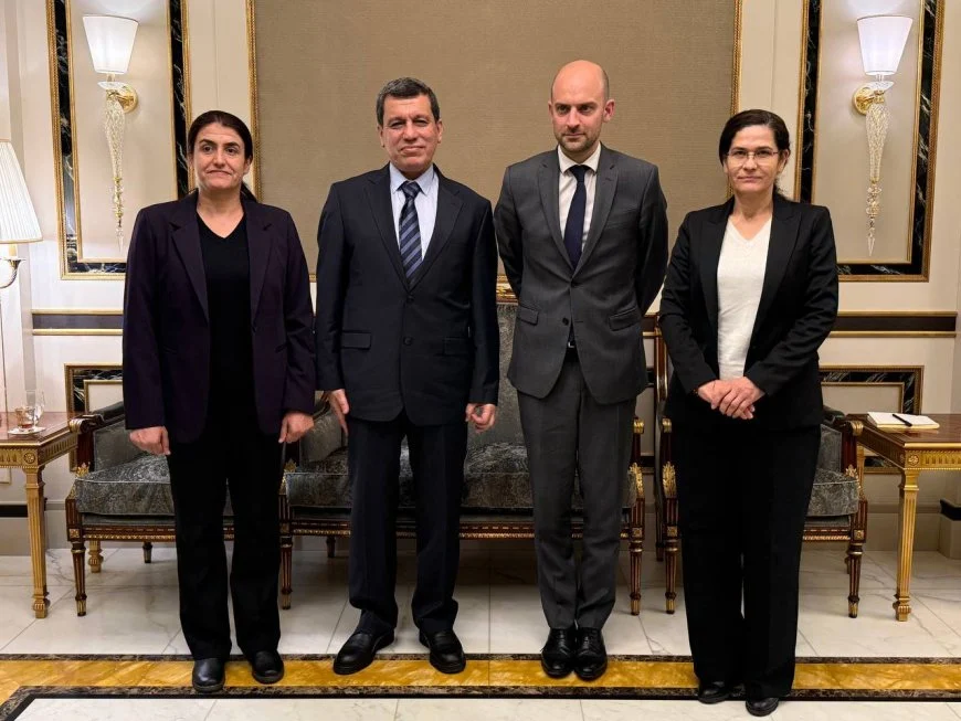 Franse minister van Buitenlandse Zaken voor bijeenkomst in Rojava