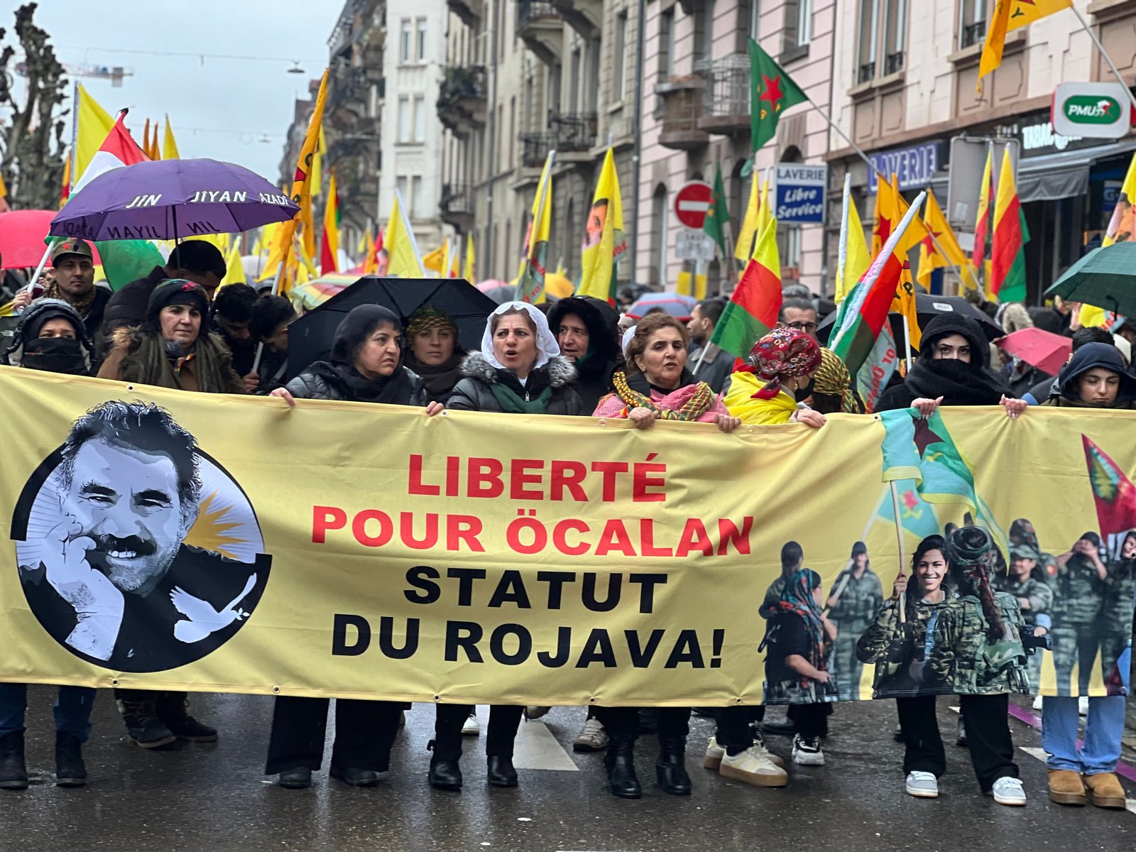 De mars ‘Vrijheid voor leider Apo, status voor Rojava’ is begonnen