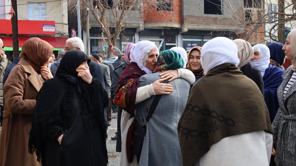 Besra Erol, veroordeeld als “terroriste” vanwege kritiek op Ankara, vrijgelaten