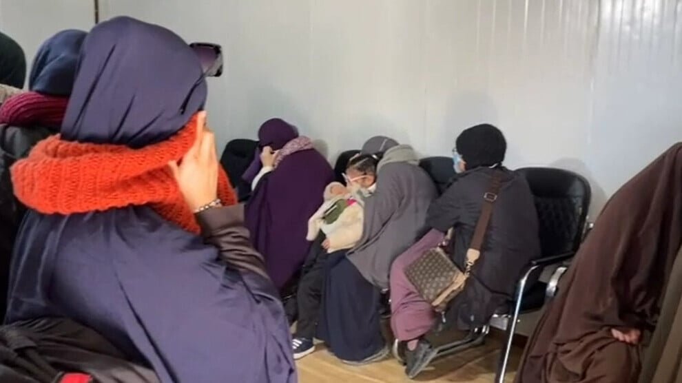 34 vrouwen en kinderen uit ISIS-families in het Roj-kamp overgebracht naar Australië