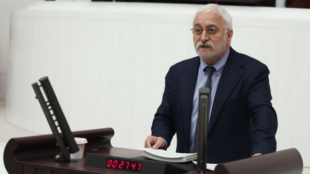 DEM-parlementslid Oluç eist concrete stappen in het vredesproces