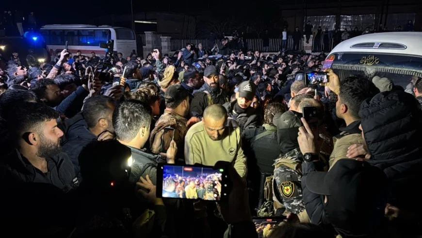 Families verwelkomen vrijlating van 100 gevangenen