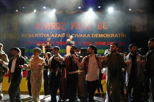 Duizenden vieren Newroz in Wenen