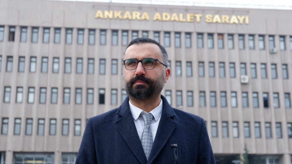 Journalist Alican Uludağ hangt bijna tien jaar gevangenisstraf boven het hoofd