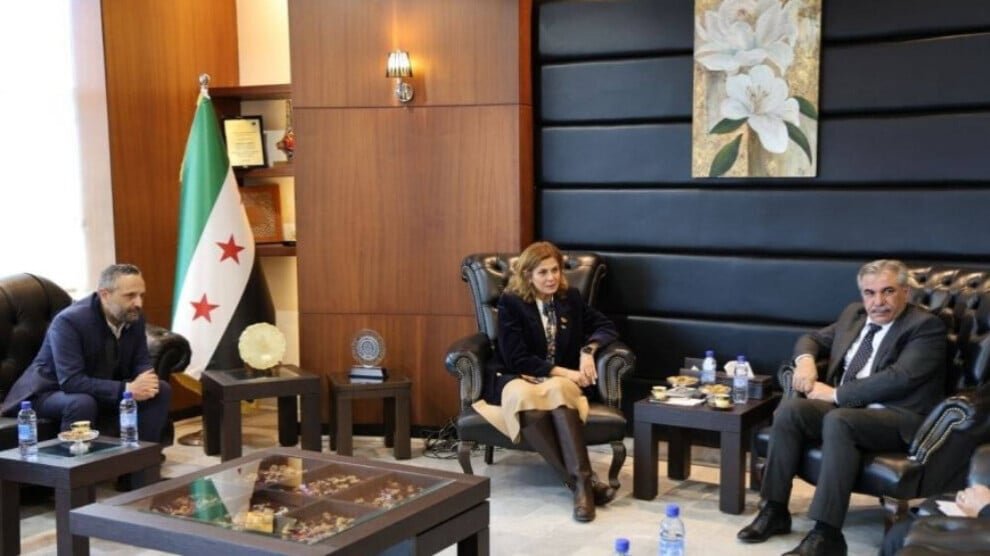 Gouverneur van Hesekê ontmoet regeringsfunctionarissen in Damascus