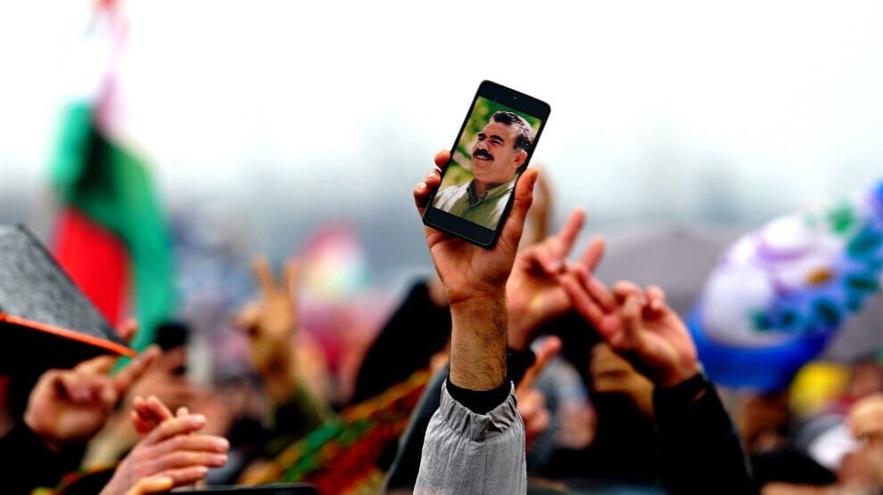 De KCK roept iedereen op om Öcalans verjaardag met enthousiasme te vieren door bomen te planten