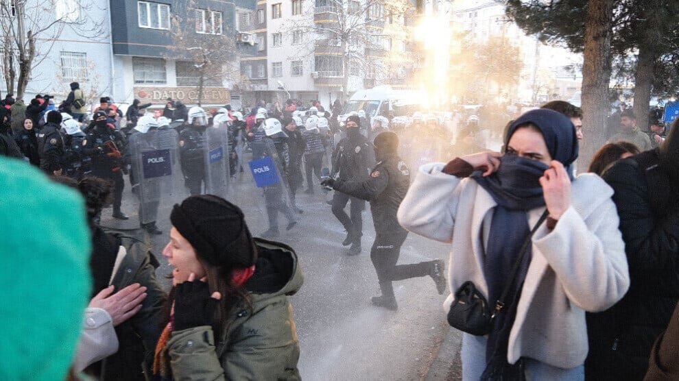 IHD-rapport over protesten voor Rojava: minstens 930 mensen aangehouden, 123 in de gevangenis