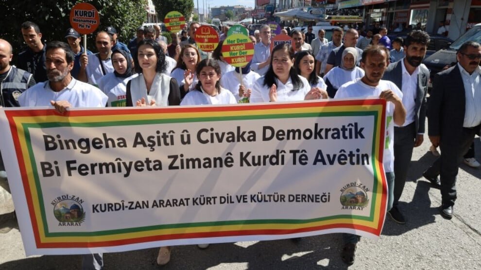 Medevoorzitters van Kurd-î Zan: Koerdisch moet geen keuzevak zijn, maar een officiële onderwijstaal