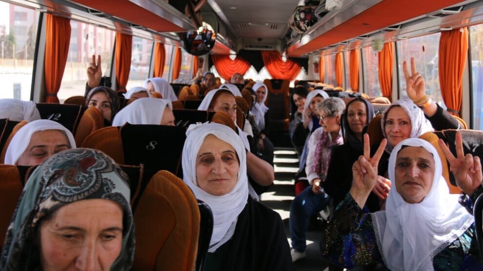 Vrouwen uit Van zijn vertrokken voor de mars naar Gemlik