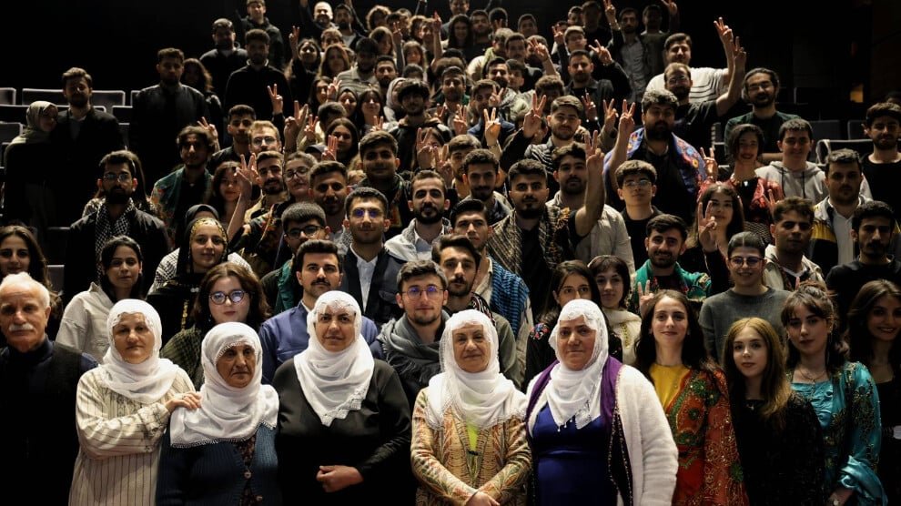 Studenten richten coördinatiegroep op voor de Koerdische taal en cultuur