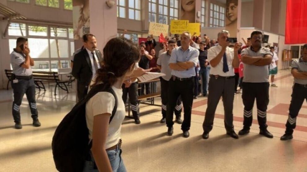 Politie-invallen in Izmir: 16 studenten aangehouden