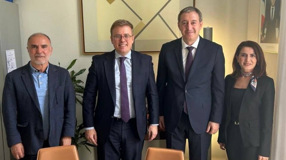 Na gesprekken in Parijs: DEM-partij dringt aan op speciale wetgeving voor oplossingsproces