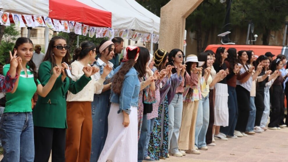 Lentefestival van de studenten van de Universiteit van Rojava