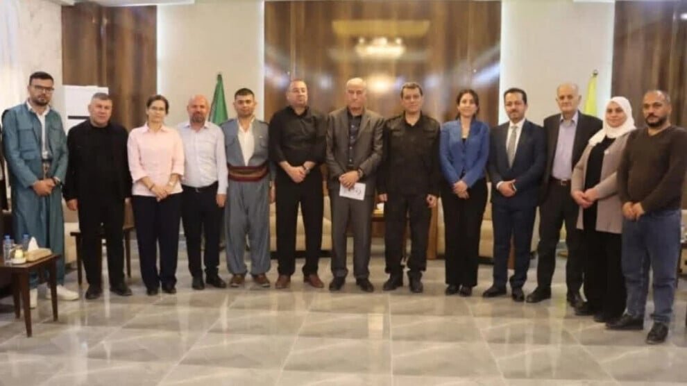 Mazloum Abdi en Ilham Ehmed ontmoeten ontheemden uit Serêkaniyê