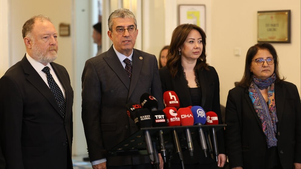 DEM en CHP bespreken wetgevende maatregelen in het vredesproces
