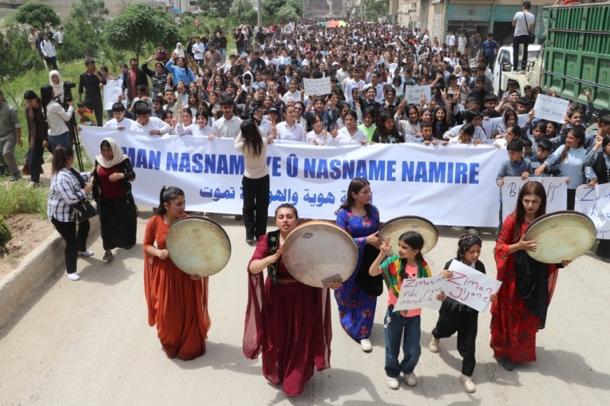 Mars in Kobani: Onze taal is onze rode lijn