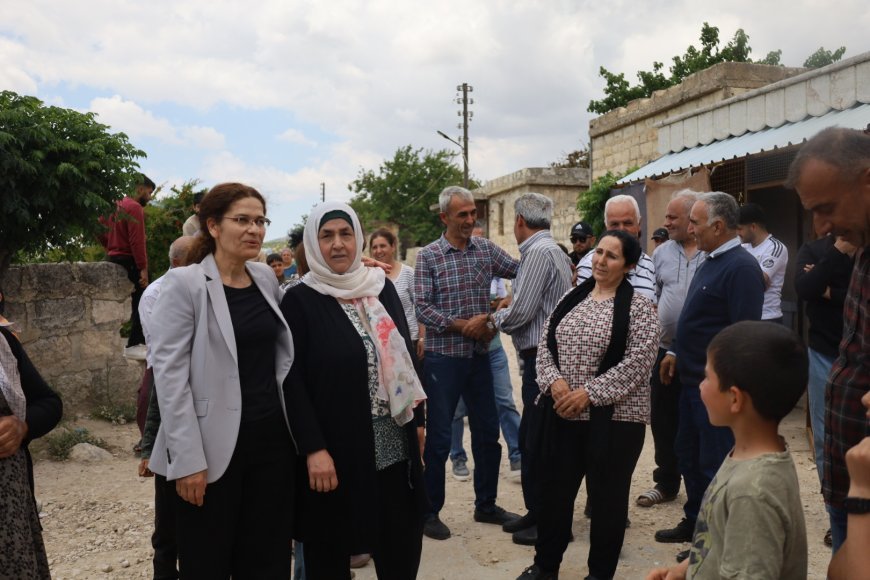 Ilham Ahmed inspecteert de situatie van de inwoners van Afrin