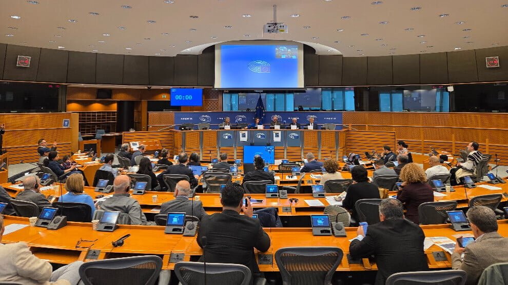 Conferentie in het Europees Parlement pleit voor een democratisch en gedecentraliseerd Iran