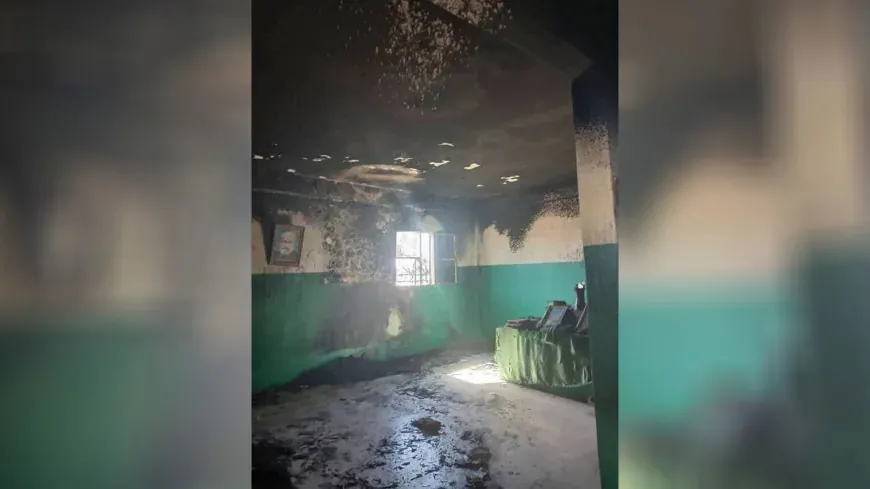 Onbekende daders hebben het heiligdom van sjeik Nasser al-Hakim op het platteland van Homs in brand gestoken