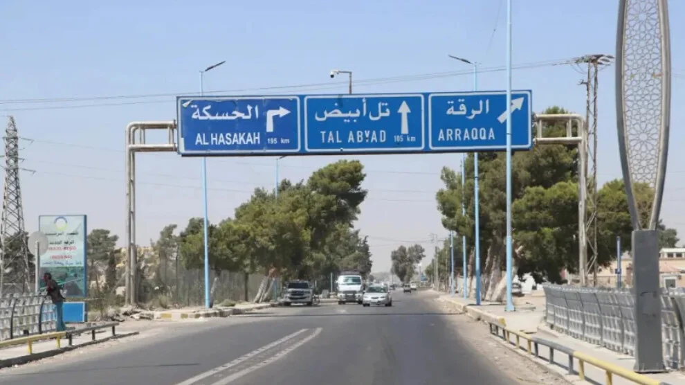 Tien Koerden aangehouden op de weg tussen Raqqa en Hesekê