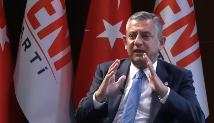 Özgür Özel: Democratisering en het vredesproces moeten hand in hand gaan