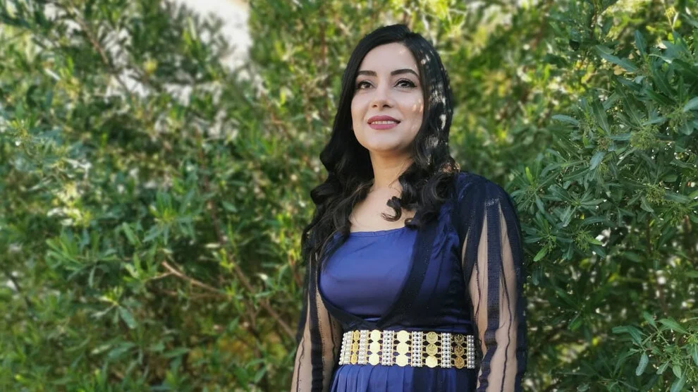 Koerdische muzikante Nuarîn bij binnenkomst in Turkije gearresteerd