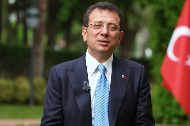 De in hechtenis zittende burgemeester van Istanbul, Imamoğlu, treedt af uit de CHP