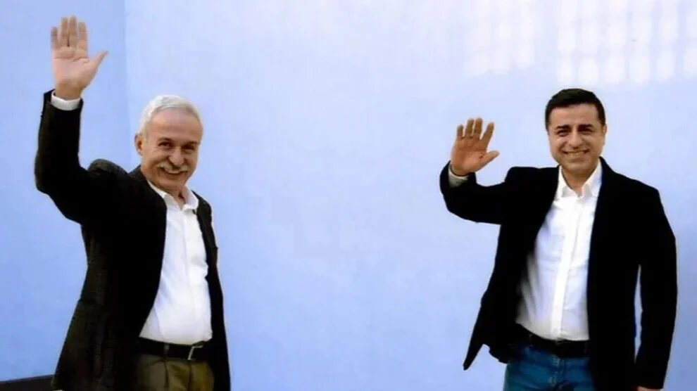 De İmralı-delegatie bezoekt de gedetineerde politici Selahattin Demirtaş en Selçuk Mızraklı