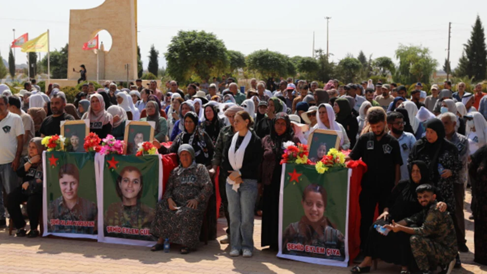 Herdenkingsceremonie voor drie YPJ-strijders in Heseke