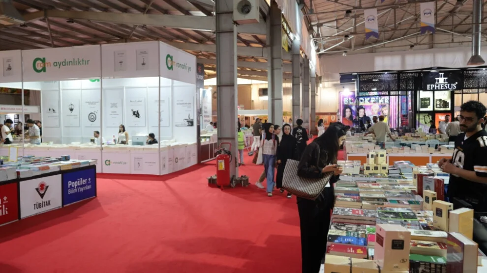 Grote opkomst op de eerste dag van de 10e boekenbeurs van Amed