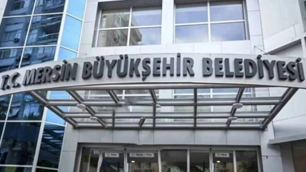 Politie neemt burgemeester van de metropoolgemeente Mersin en 58 anderen in hechtenis