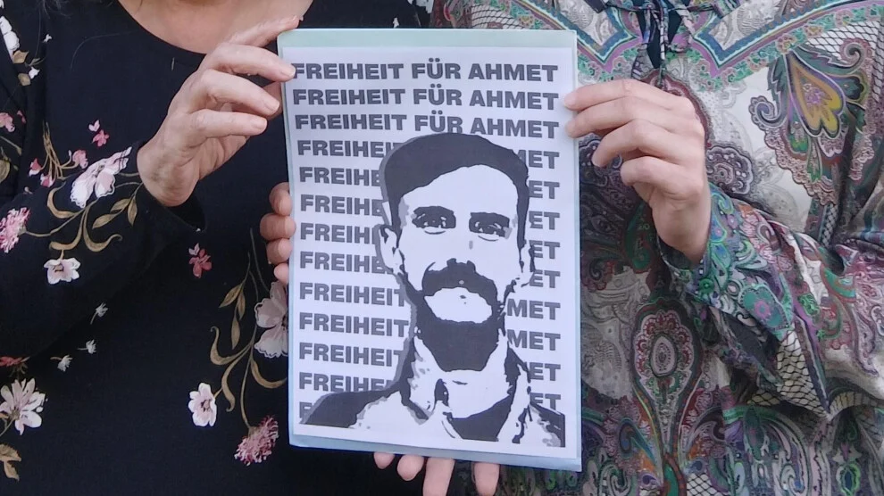 Vader van gedetineerde journalist Ahmet Polad: „Mijn zoon krijgt geen medische behandeling“