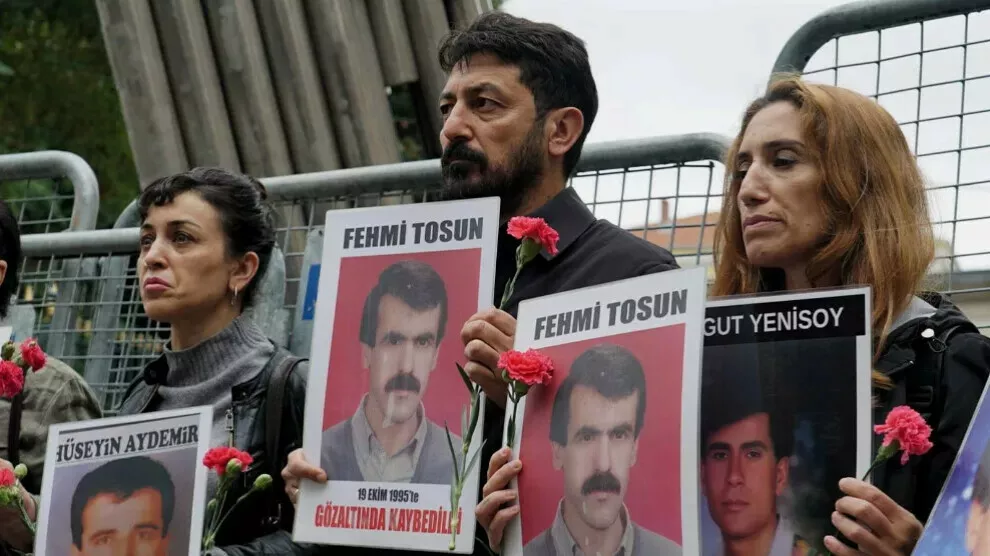 De ‘Zaterdagmoeders’ eisen antwoorden over de verdwijning van Fehmi Tosun