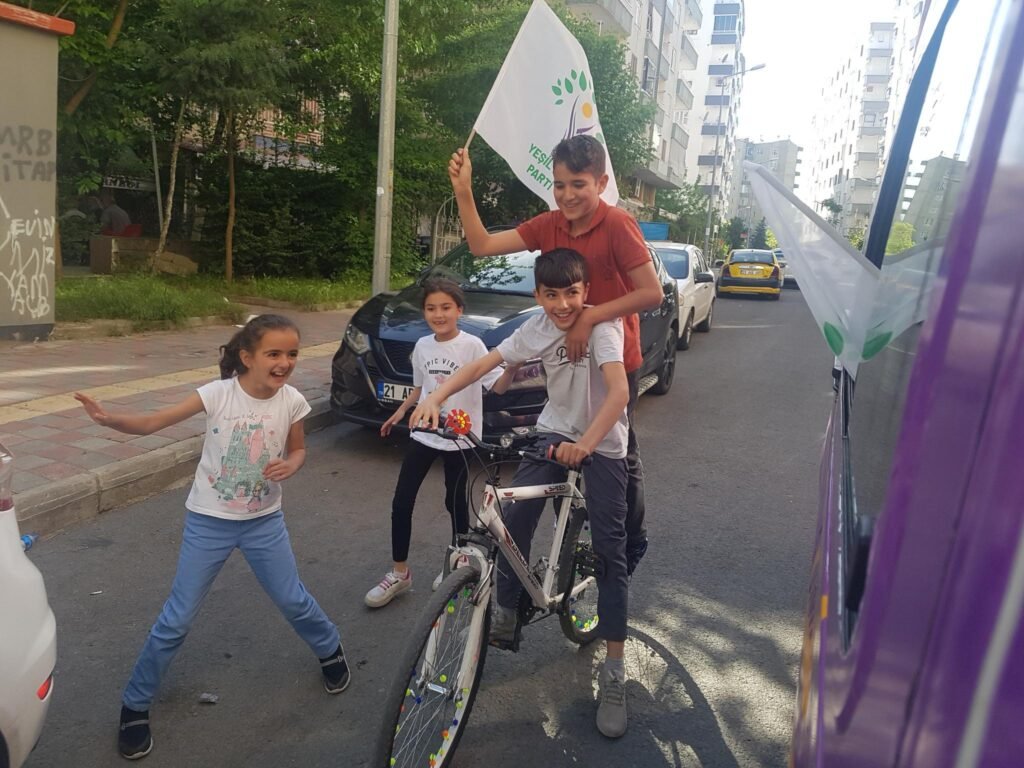 Impressie van de inzet van de YSP-verkiezingscomités in de dorpen van Amed