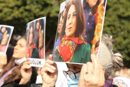 Advocaten protesteren voor Aysel Tuğluk